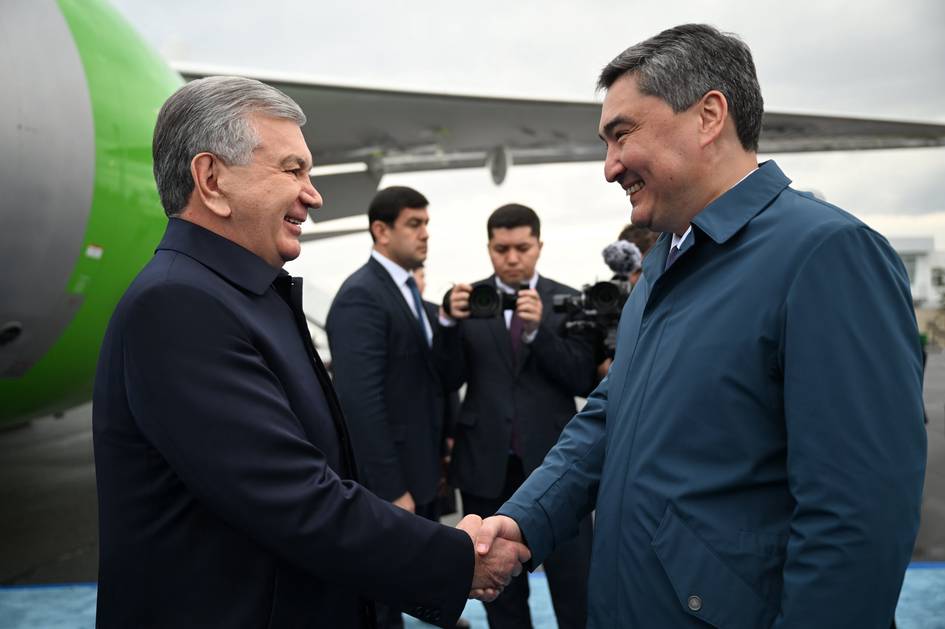 Шавкат Мирзиёев амалий ташриф билан Остонага етиб борди